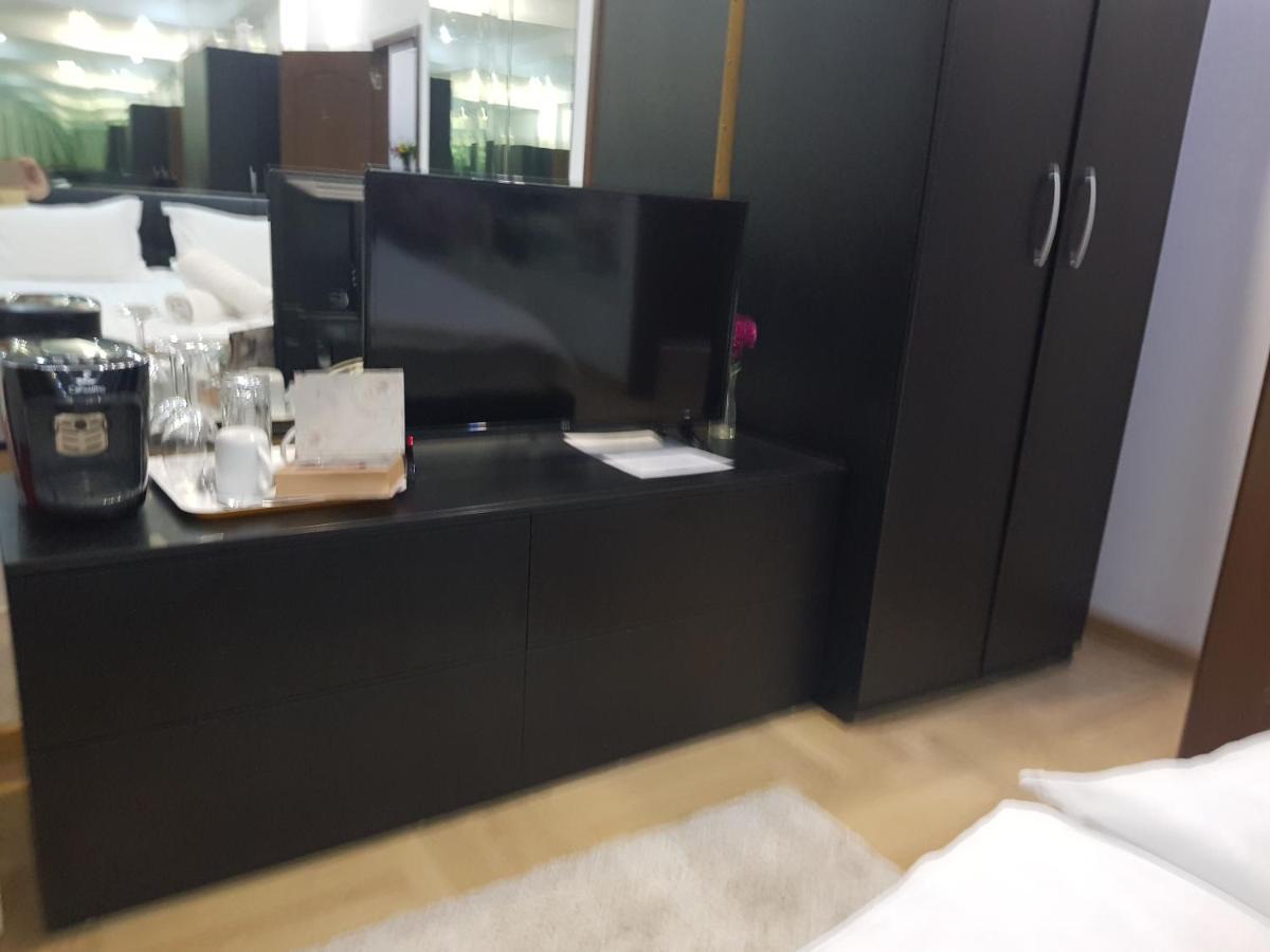 Mirrors Room Mega Mall National Arena Bucharest Luaran gambar